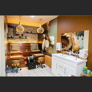 Sang shop sang trọng 8 bàn, 8 ghế, 3 phòng wax nail vùng South Yarra