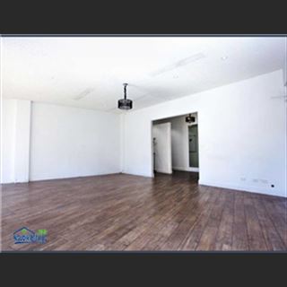 Vì mở shop lớn hơn nên cần sang lại mặt bằng tại Moonee Ponds Junction