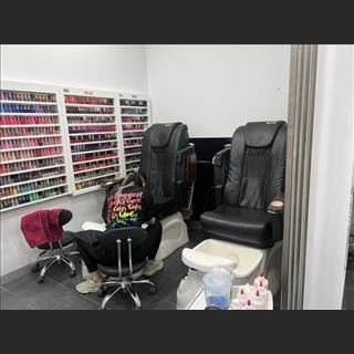 Sang tiệm Nails 5 bàn 2 ghế trong Knox city shopping centre
