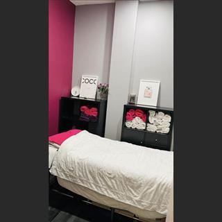 Shop nails còn 1 phòng cho thuê thích hợp làm eyelash, massage