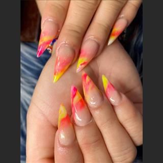 Sang shop nail cách St Albans 30phút lái xe, tiền rent rẻ
