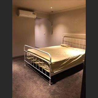 Phòng lớn mới đầy đủ tiện nghi cần cho bạn nữ thuê 