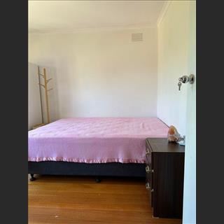 Phòng queen bed chỉ cách Monash Clayton 1 trạm train cho thuê